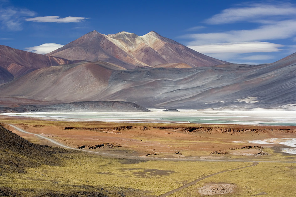 Grupo Clavijo inicia el suministro de seguidores para una instalación fotovoltaica de 40 Mw en Chile y abre una delegación en su capital